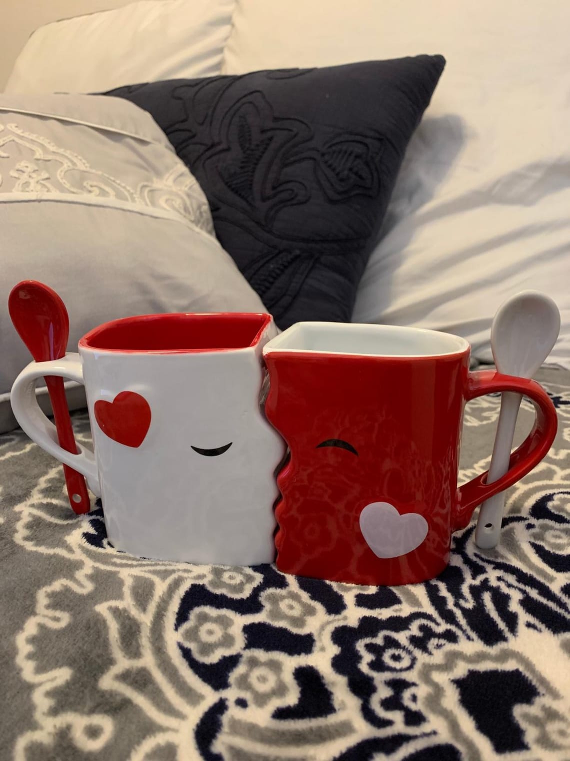 Kissing Mugs Review: Cute Gift or Awkward to Use?