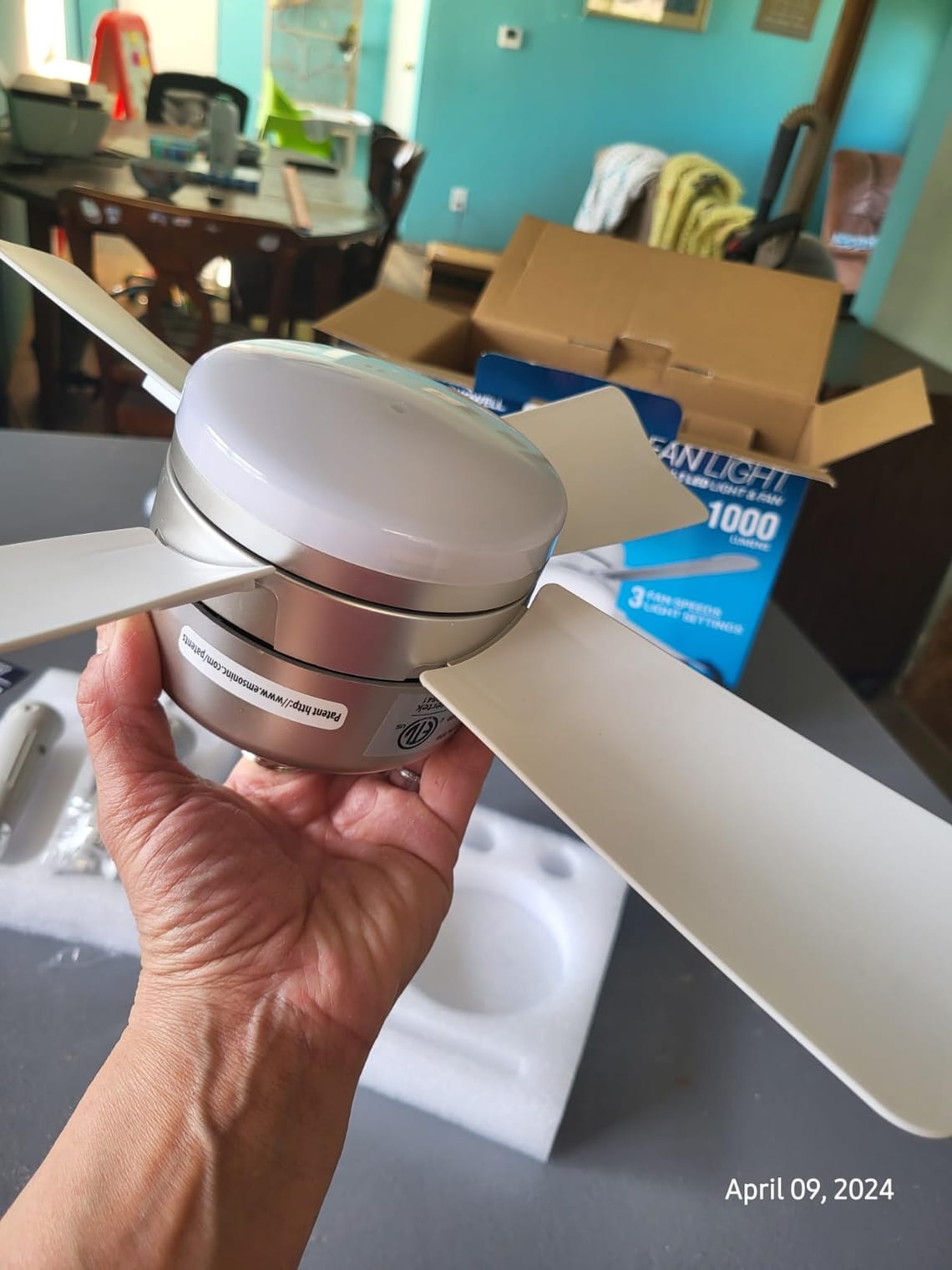 Does the Bell+Howell Socket Fan Actually Work?