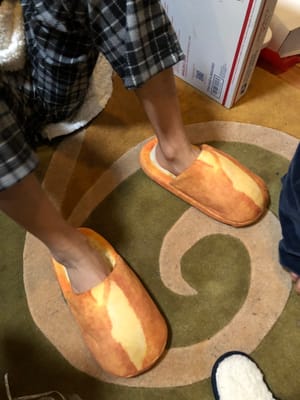 October Elf Slippers Review: The Coziest Gift I Ever Found?